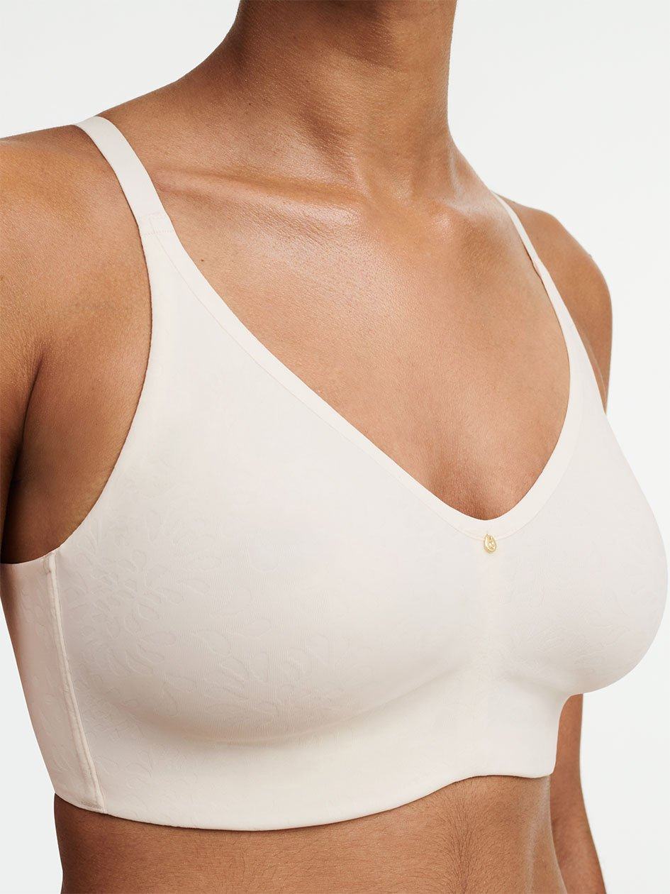 White Women Chantelle Comfort Chic Back Smoothing Full Support Wireless Bras | GLZ6688SQ